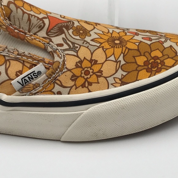 Vans Floral Slip-On Sneakers - Picture 2 of 13